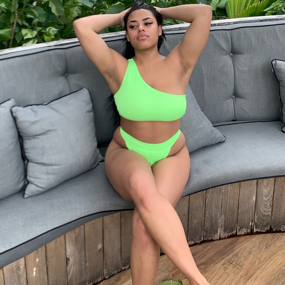 Neon green two piece thong one shoulder bikini - Picture 3 of 8